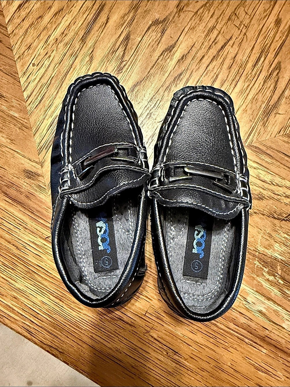 Moxie Kids Black Moccasin Shoes size 4